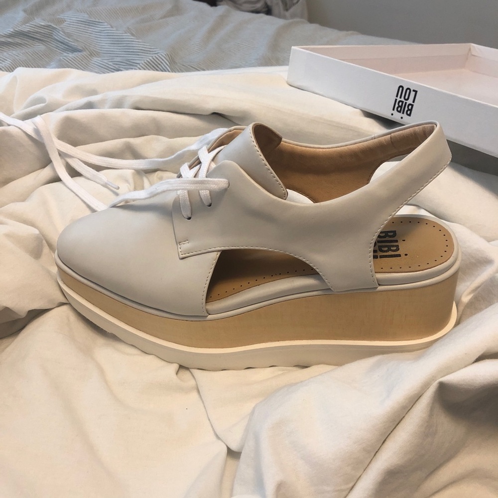 Bibi Lou platforms